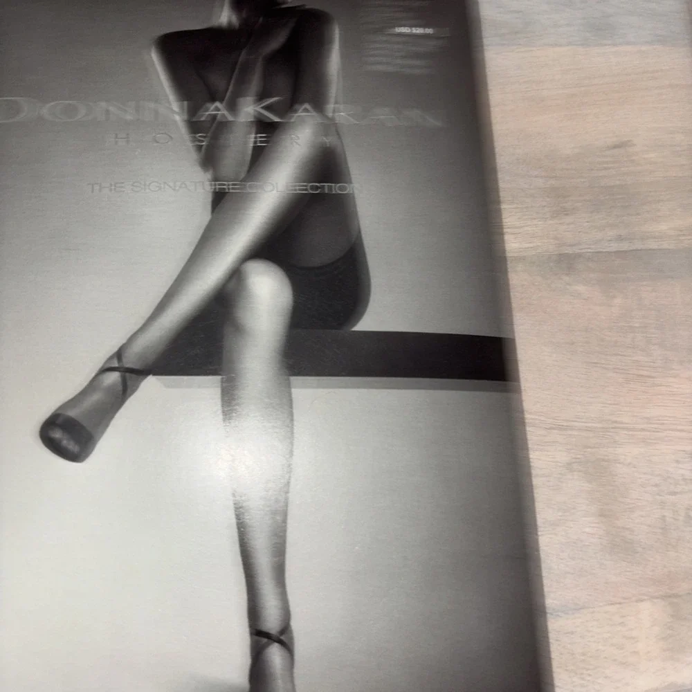 Donna Karen Hosiery Sheer Satin Sandelfoot‎ Chocolate Plus Petite